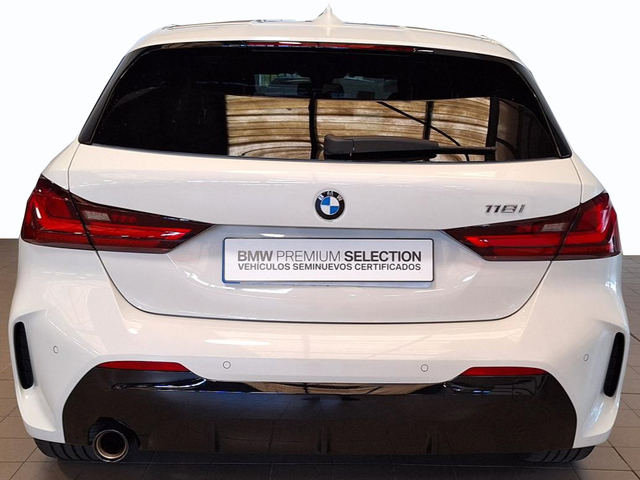 BMW Serie 1 118i color Blanco. Año 2022. 103KW(140CV). Gasolina. En concesionario Automóviles Oviedo S.A. de Asturias