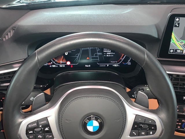 BMW Serie 5 520d color Negro. Año 2023. 140KW(190CV). Diésel. En concesionario Celtamotor Lalín de Pontevedra