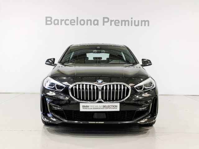 BMW Serie 1 118d color Negro. Año 2022. 110KW(150CV). Diésel. En concesionario Barcelona Premium -- GRAN VIA de Barcelona