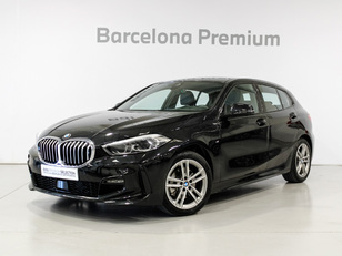 Fotos de BMW Serie 1 118d color Negro. Año 2022. 110KW(150CV). Diésel. En concesionario Barcelona Premium -- GRAN VIA de Barcelona
