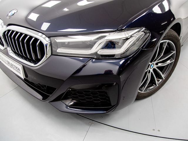 BMW Serie 5 520d color Negro. Año 2021. 140KW(190CV). Diésel. En concesionario Movil Begar Petrer de Alicante