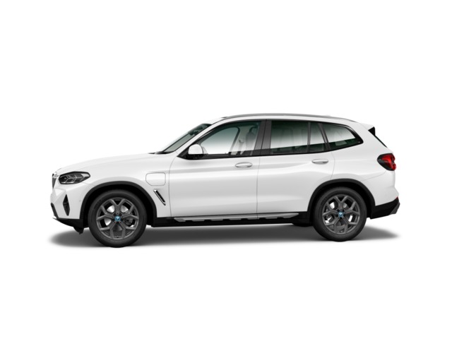 BMW X3 xDrive30e color Blanco. Año 2023. 215KW(292CV). Híbrido Electro/Gasolina. En concesionario Movilnorte El Carralero de Madrid
