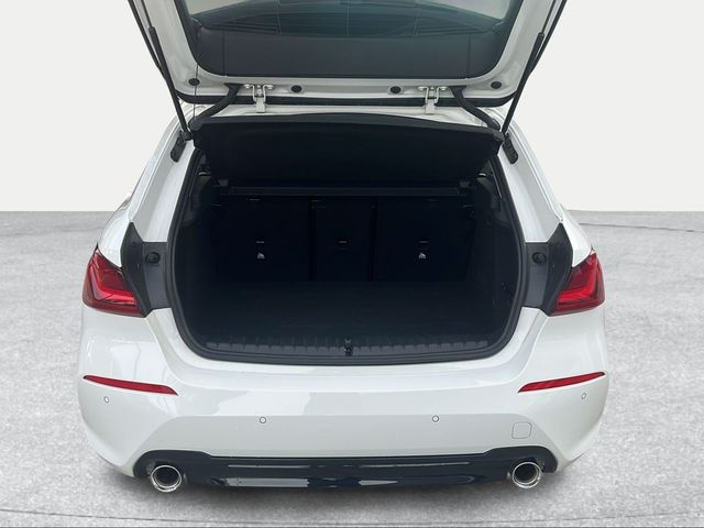 BMW Serie 1 118d color Blanco. Año 2023. 110KW(150CV). Diésel. En concesionario Ilbira Motor | Granada de Granada