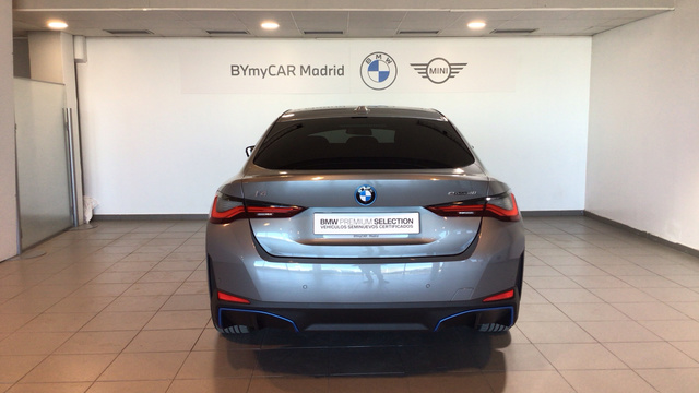 BMW i4 eDrive40 color Gris. Año 2024. 250KW(340CV). Eléctrico. En concesionario BYmyCAR Madrid - Alcalá de Madrid