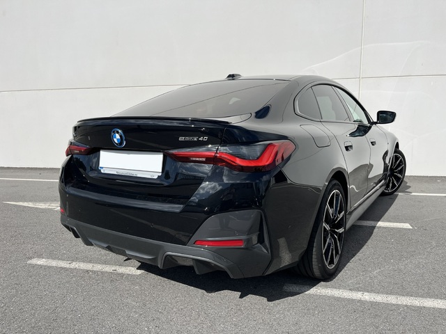 BMW i4 eDrive40 color Negro. Año 2024. 250KW(340CV). Eléctrico. En concesionario Novomóvil Oleiros de Coruña