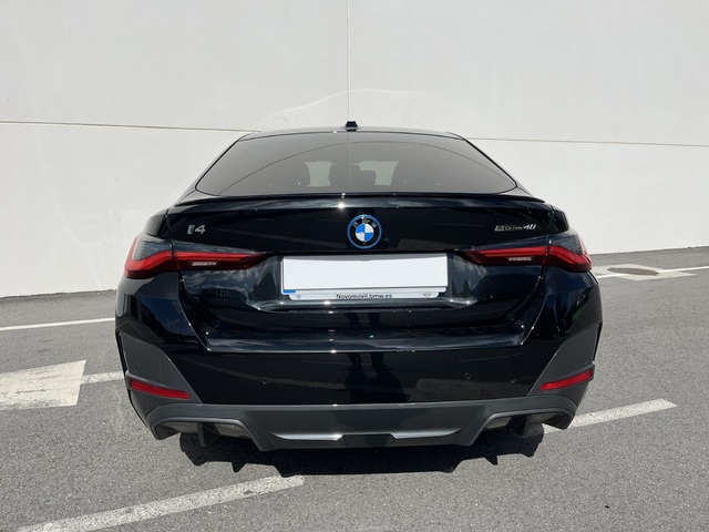 BMW i4 eDrive40 color Negro. Año 2024. 250KW(340CV). Eléctrico. En concesionario Novomóvil Oleiros de Coruña