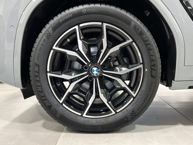 BMW X4 xDrive20d color Gris. Año 2024. 140KW(190CV). Diésel. En concesionario Engasa S.A. de Valencia