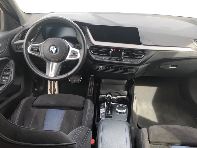 BMW Serie 1 118i color Azul. Año 2019. 103KW(140CV). Gasolina. En concesionario Auto Premier, S.A. - MADRID de Madrid