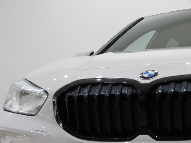 BMW Serie 1 116d color Blanco. Año 2020. 85KW(116CV). Diésel. En concesionario GANDIA Automoviles Fersan, S.A. de Valencia