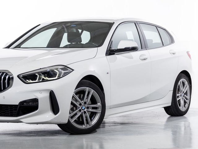 BMW Serie 1 118i color Blanco. Año 2020. 103KW(140CV). Gasolina. En concesionario Oliva Motor Girona de Girona
