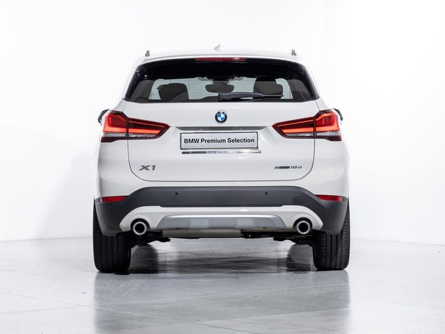 BMW X1 sDrive18d color Blanco. Año 2021. 110KW(150CV). Diésel. En concesionario Oliva Motor Girona de Girona