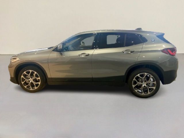 BMW X2 sDrive18i color Gris. Año 2024. 103KW(140CV). Gasolina. En concesionario Automotor Costa, S.L.U. de Almería