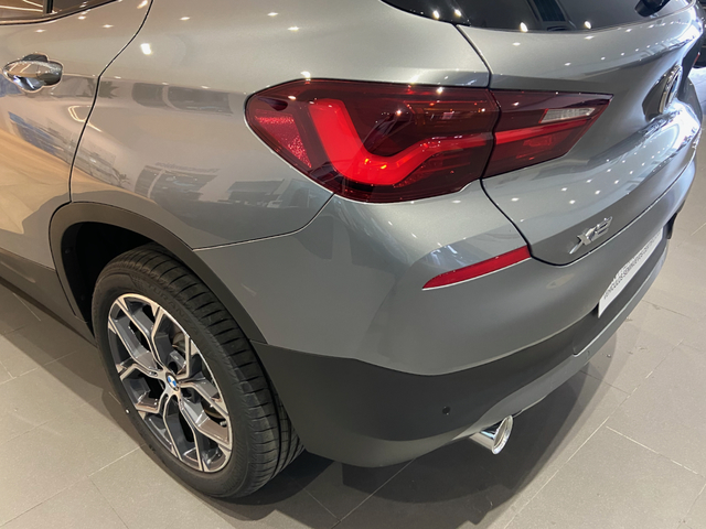 BMW X2 sDrive18i color Gris. Año 2024. 103KW(140CV). Gasolina. En concesionario Automotor Costa, S.L.U. de Almería