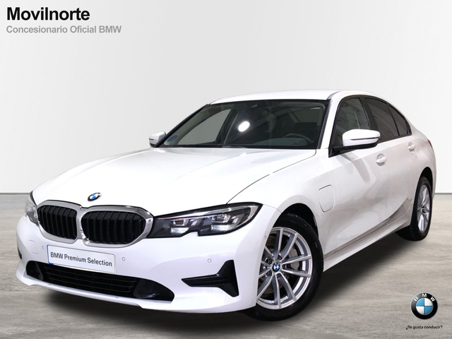 BMW Serie 3 330e color Blanco. Año 2020. 215KW(292CV). Híbrido Electro/Gasolina. En concesionario Movilnorte El Plantio de Madrid