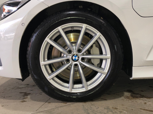 BMW Serie 3 330e color Blanco. Año 2020. 215KW(292CV). Híbrido Electro/Gasolina. En concesionario Movilnorte El Plantio de Madrid