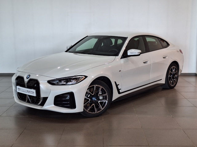 BMW i4 eDrive40 color Blanco. Año 2024. 250KW(340CV). Eléctrico. En concesionario Tormes Motor de Salamanca