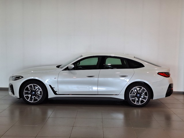 BMW i4 eDrive40 color Blanco. Año 2024. 250KW(340CV). Eléctrico. En concesionario Tormes Motor de Salamanca
