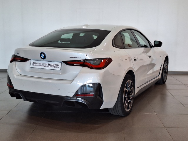 BMW i4 eDrive40 color Blanco. Año 2024. 250KW(340CV). Eléctrico. En concesionario Tormes Motor de Salamanca