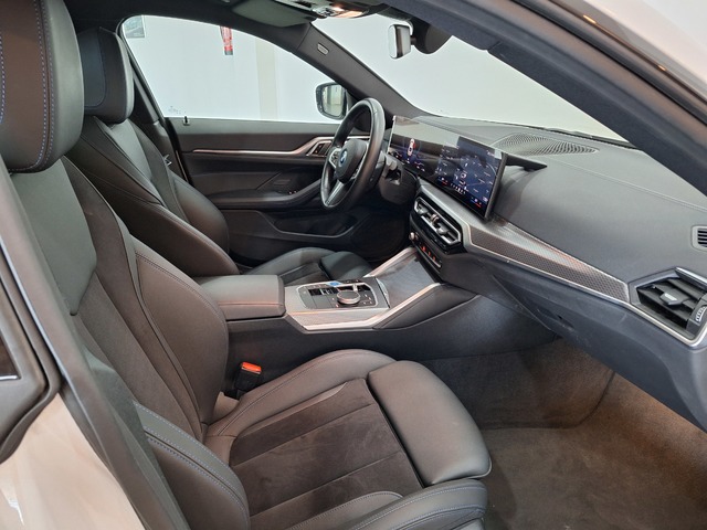 BMW i4 eDrive40 color Blanco. Año 2024. 250KW(340CV). Eléctrico. En concesionario Tormes Motor de Salamanca