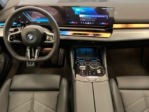 BMW i5 eDrive40 color Negro. Año 2024. 250KW(340CV). Eléctrico. En concesionario Bernesga Motor Ponferrada (Bmw y Mini) de León