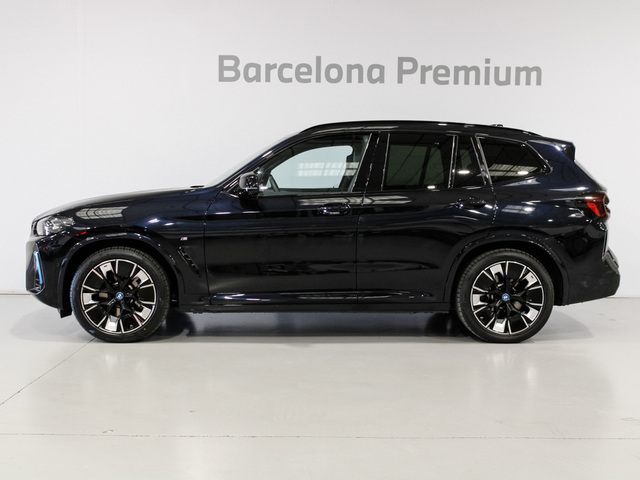 BMW iX3 M Sport color Negro. Año 2023. 210KW(286CV). Eléctrico. En concesionario Barcelona Premium -- GRAN VIA de Barcelona