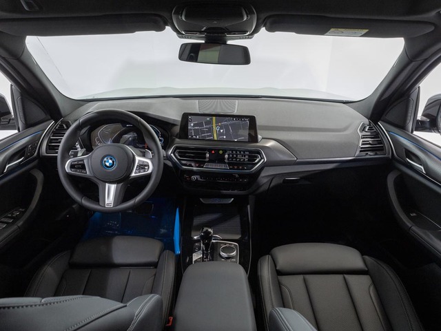 BMW X3 xDrive30e color Gris. Año 2024. 215KW(292CV). Híbrido Electro/Gasolina. En concesionario Oliva Motor Girona de Girona
