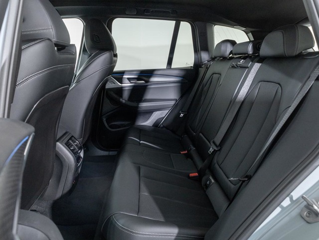 BMW X3 xDrive30e color Gris. Año 2024. 215KW(292CV). Híbrido Electro/Gasolina. En concesionario Oliva Motor Girona de Girona