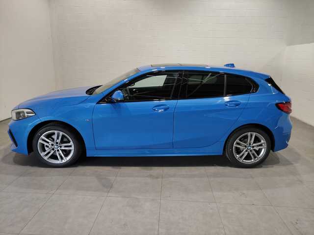 BMW Serie 1 118i color Azul. Año 2024. 103KW(140CV). Gasolina. En concesionario MOTOR MUNICH S.A.U  - Terrassa de Barcelona