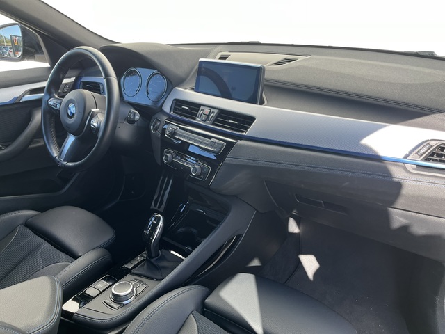 BMW X2 sDrive18i color Negro. Año 2022. 103KW(140CV). Gasolina. En concesionario Novomóvil Oleiros de Coruña