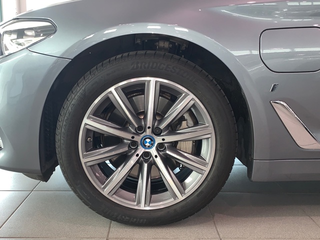 BMW Serie 5 530e iPerformance color Azul. Año 2019. 185KW(252CV). Híbrido Electro/Gasolina. En concesionario Celtamotor Lalín de Pontevedra