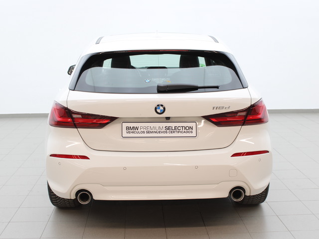 BMW Serie 1 118d color Blanco. Año 2021. 110KW(150CV). Diésel. En concesionario Augusta Aragon S.A. de Zaragoza