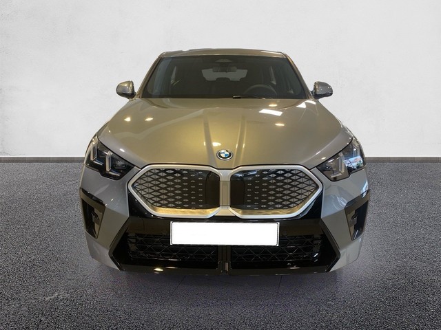 BMW iX2 eDrive20 color Gris. Año 2024. 150KW(204CV). Eléctrico. En concesionario Marmotor de Las Palmas