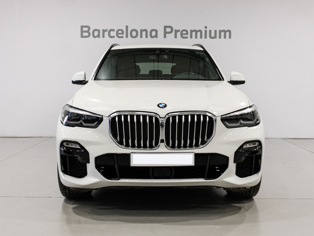 BMW X5 xDrive30d color Blanco. Año 2019. 195KW(265CV). Diésel. En concesionario Barcelona Premium -- GRAN VIA de Barcelona