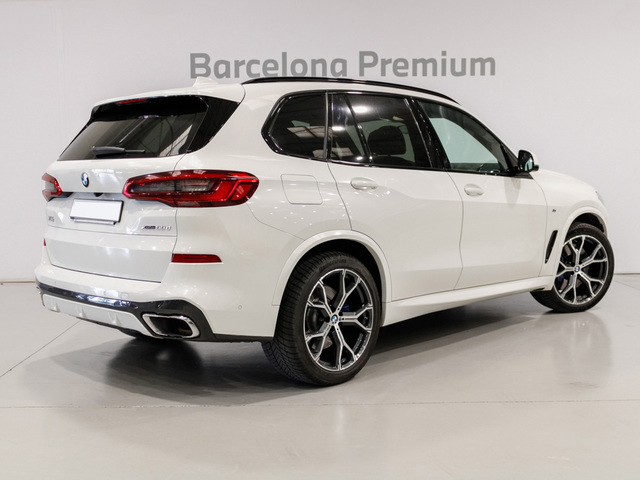 BMW X5 xDrive30d color Blanco. Año 2019. 195KW(265CV). Diésel. En concesionario Barcelona Premium -- GRAN VIA de Barcelona