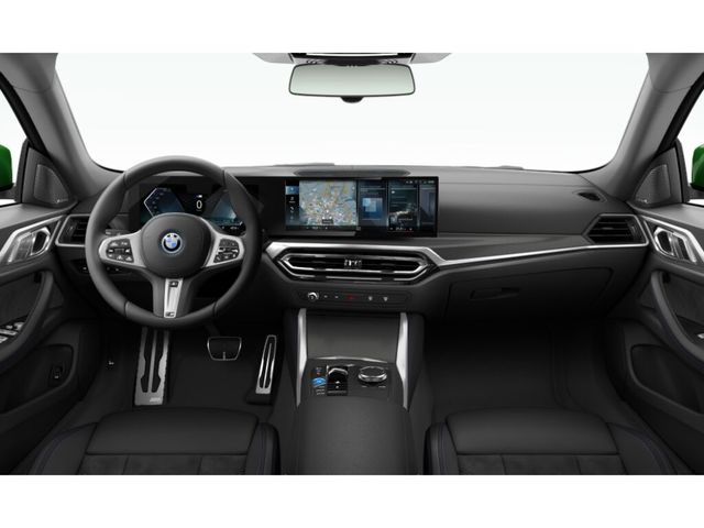 BMW i4 eDrive40 color Verde. Año 2023. 250KW(340CV). Eléctrico. En concesionario Movilnorte El Plantio de Madrid