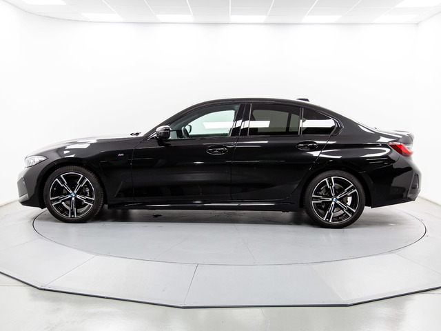BMW Serie 3 318d color Negro. Año 2023. 110KW(150CV). Diésel. En concesionario Móvil Begar Alicante de Alicante