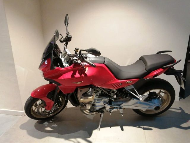 Moto Guzzi V100  en Barcelona