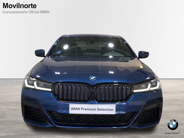 BMW Serie 5 530e color Azul. Año 2022. 215KW(292CV). Híbrido Electro/Gasolina. En concesionario Movilnorte El Plantio de Madrid
