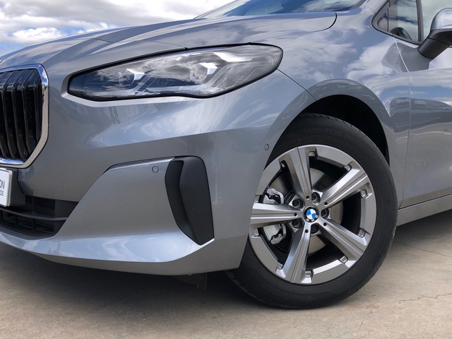 BMW Serie 2 218d Active Tourer color Gris. Año 2022. 110KW(150CV). Diésel. En concesionario Momentum S.A. de Madrid