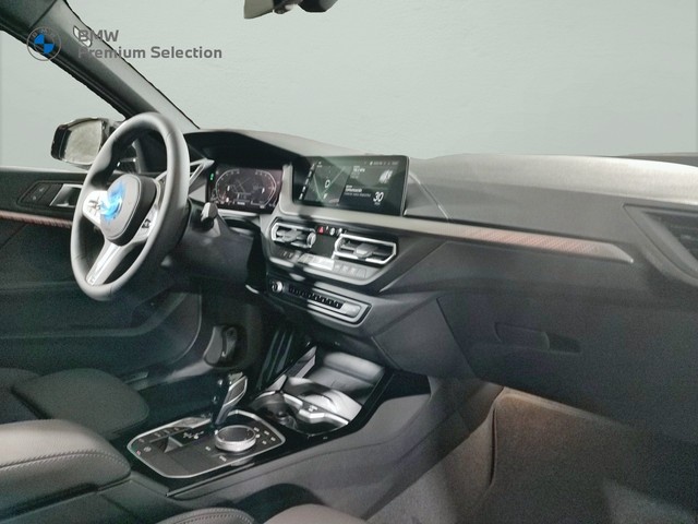 BMW Serie 1 118d color Negro. Año 2023. 110KW(150CV). Diésel. En concesionario San Pablo Motor | Su Eminencia de Sevilla