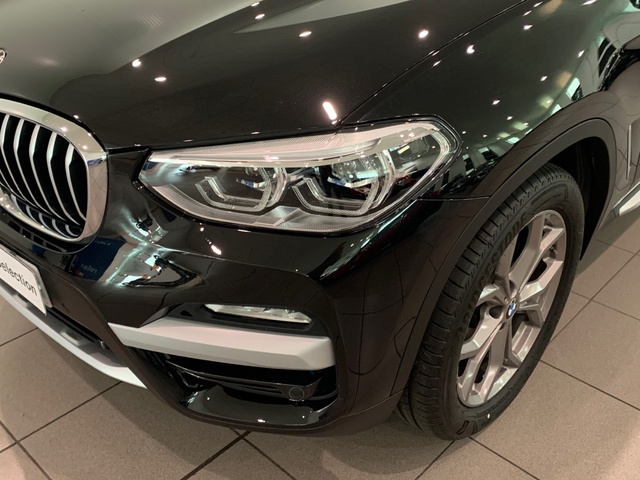 BMW X3 xDrive20d color Negro. Año 2018. 140KW(190CV). Diésel. En concesionario Celtamotor Lalín de Pontevedra