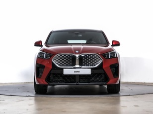 Fotos de BMW iX2 xDrive30 color Rojo. Año 2024. 230KW(313CV). Eléctrico. En concesionario Oliva Motor Tarragona de Tarragona