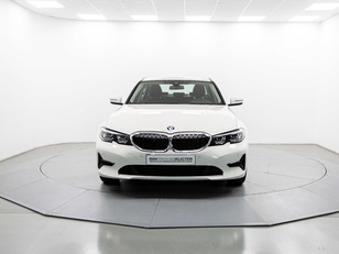 Fotos de BMW Serie 3 320d color Blanco. Año 2020. 140KW(190CV). Diésel. En concesionario Móvil Begar Alicante de Alicante