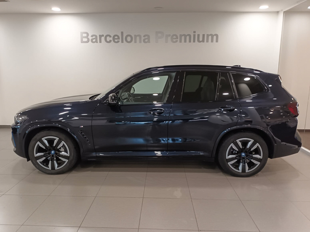 BMW iX3 M Sport color Negro. Año 2022. 210KW(286CV). Eléctrico. En concesionario Barcelona Premium -- GRAN VIA de Barcelona