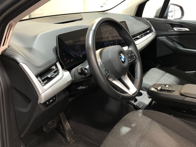 BMW Serie 2 218d Active Tourer color Gris. Año 2022. 110KW(150CV). Diésel. En concesionario Movilnorte El Plantio de Madrid