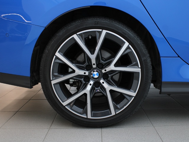 BMW Serie 2 218d Gran Coupe color Azul. Año 2023. 110KW(150CV). Diésel. En concesionario Augusta Aragon S.A. de Zaragoza