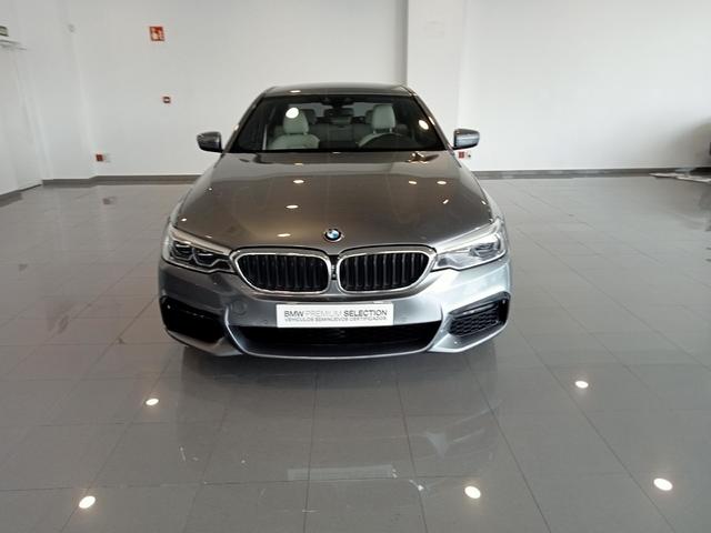 BMW Serie 5 520d color Azul. Año 2019. 140KW(190CV). Diésel. En concesionario Mandel Motor Badajoz de Badajoz