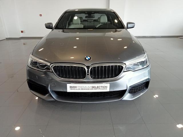 BMW Serie 5 520d color Azul. Año 2019. 140KW(190CV). Diésel. En concesionario Mandel Motor Badajoz de Badajoz