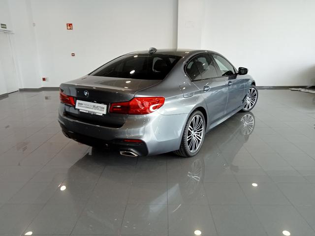 BMW Serie 5 520d color Azul. Año 2019. 140KW(190CV). Diésel. En concesionario Mandel Motor Badajoz de Badajoz