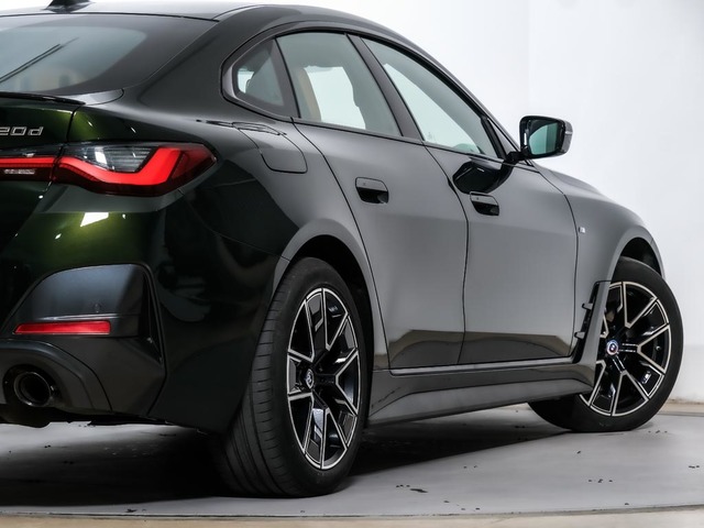 BMW Serie 4 420d Gran Coupe color Verde. Año 2022. 140KW(190CV). Diésel. En concesionario Oliva Motor Tarragona de Tarragona